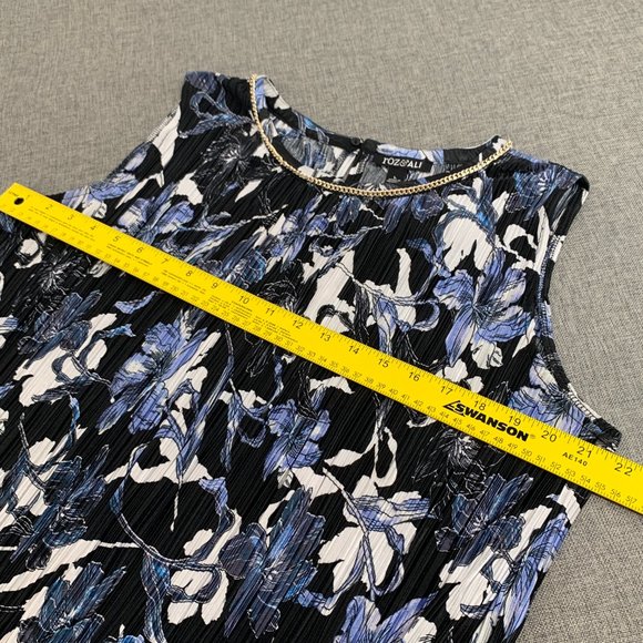 Roz & Ali Textured Floral Sleeveless Blouse Gold Chain Neckline Large Blue Black - Picture 9 of 15